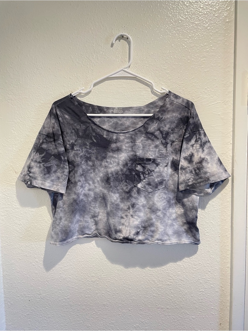 American Eagle Outfitters Black and Gray Tie-Dye Crop Top